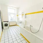 Appartement Modernes Fuer 5 Personen Mit Privatuearkplatz - Wlan Und Kaffeevollautomat *
