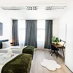 Appartement Modernes Fuer 5 Personen Mit Privatuearkplatz - Wlan Und Kaffeevollautomat