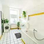 Appartement Modernes Fuer 5 Personen Mit Privatuearkplatz - Wlan Und Kaffeevollautomat
