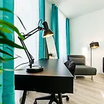 Modernes Fuer 5 Personen Mit Privatuearkplatz - Wlan Und Kaffeevollautomat Appartement *
