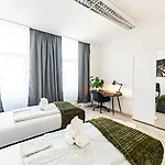 Modernes Fuer 5 Personen Mit Privatuearkplatz - Wlan Und Kaffeevollautomat Appartement *