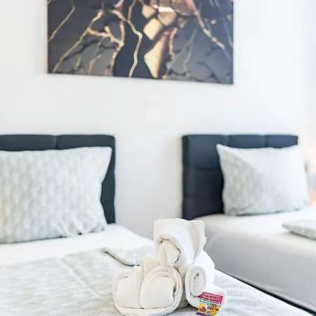 Modernes Fuer 5 Personen Mit Privatuearkplatz - Wlan Und Kaffeevollautomat Lejlighed *