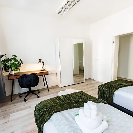 Appartement Modernes Fuer 5 Personen Mit Privatuearkplatz - Wlan Und Kaffeevollautomat