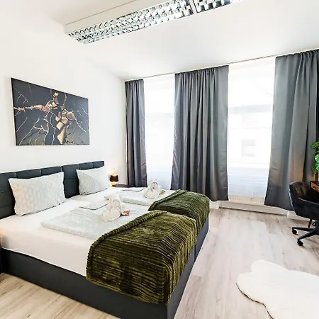 Modernes Fuer 5 Personen Mit Privatuearkplatz - Wlan Und Kaffeevollautomat