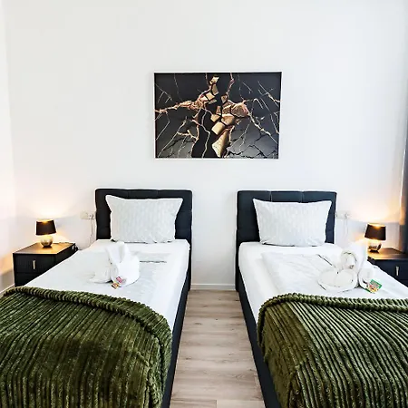 Appartement Modernes Fuer 5 Personen Mit Privatuearkplatz - Wlan Und Kaffeevollautomat *