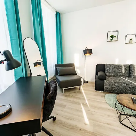 Modernes Fuer 5 Personen Mit Privatuearkplatz - Wlan Und Kaffeevollautomat *