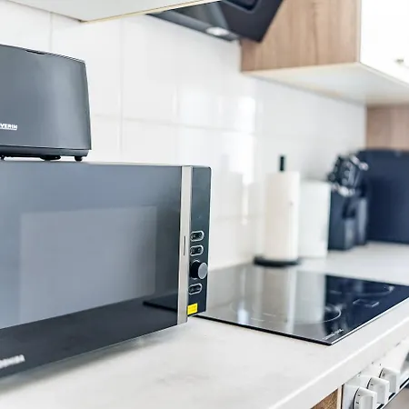 Modernes Fuer 5 Personen Mit Privatuearkplatz - Wlan Und Kaffeevollautomat *
