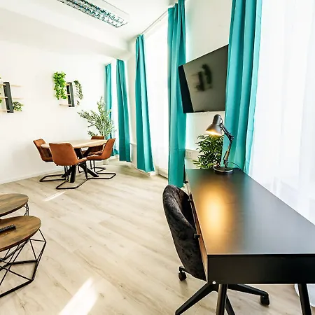 Modernes Fuer 5 Personen Mit Privatuearkplatz - Wlan Und Kaffeevollautomat