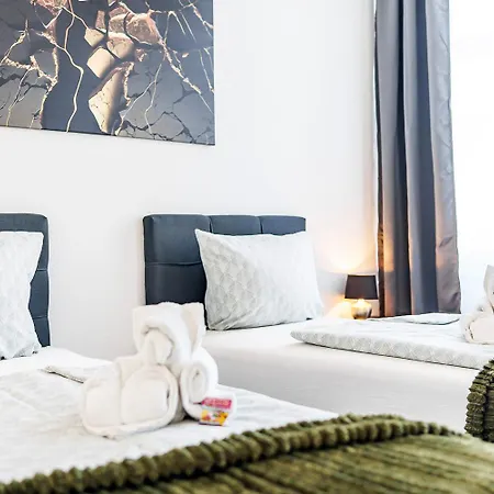 Modernes Fuer 5 Personen Mit Privatuearkplatz - Wlan Und Kaffeevollautomat Lejlighed *