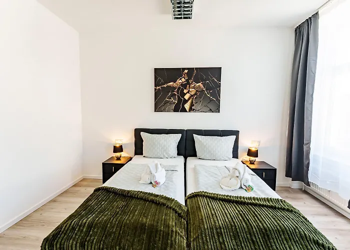 Modernes Fuer 5 Personen Mit Privatuearkplatz - Wlan Und Kaffeevollautomat * Remscheid