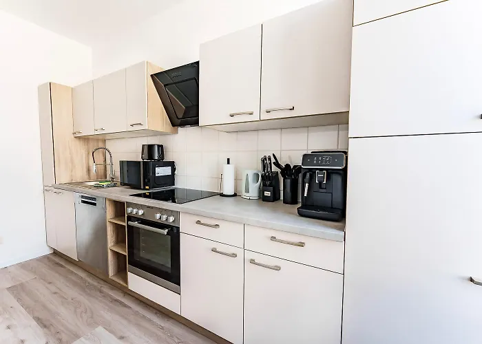 Modernes Fuer 5 Personen Mit Privatuearkplatz - Wlan Und Kaffeevollautomat *