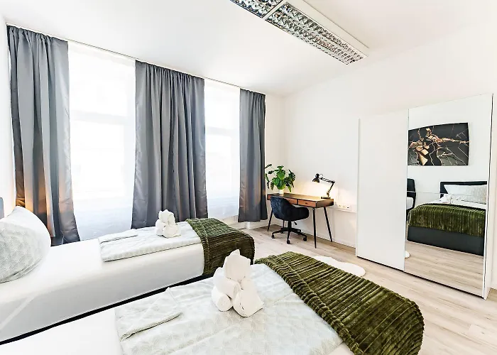 Modernes Fuer 5 Personen Mit Privatuearkplatz - Wlan Und Kaffeevollautomat Appartement *